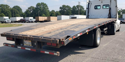 freepik__flatbed-unsecured-loads__44721.png